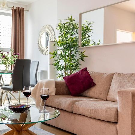 1 Bed Apartment - Redhill Central, Surrey, Gatwick #3 Esterno foto