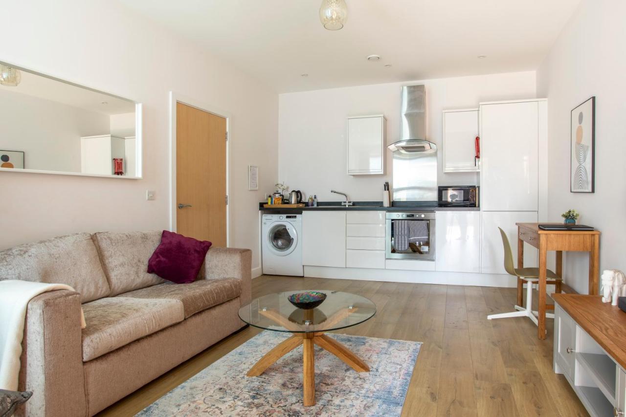 1 Bed Apartment - Redhill Central, Surrey, Gatwick #3 Esterno foto