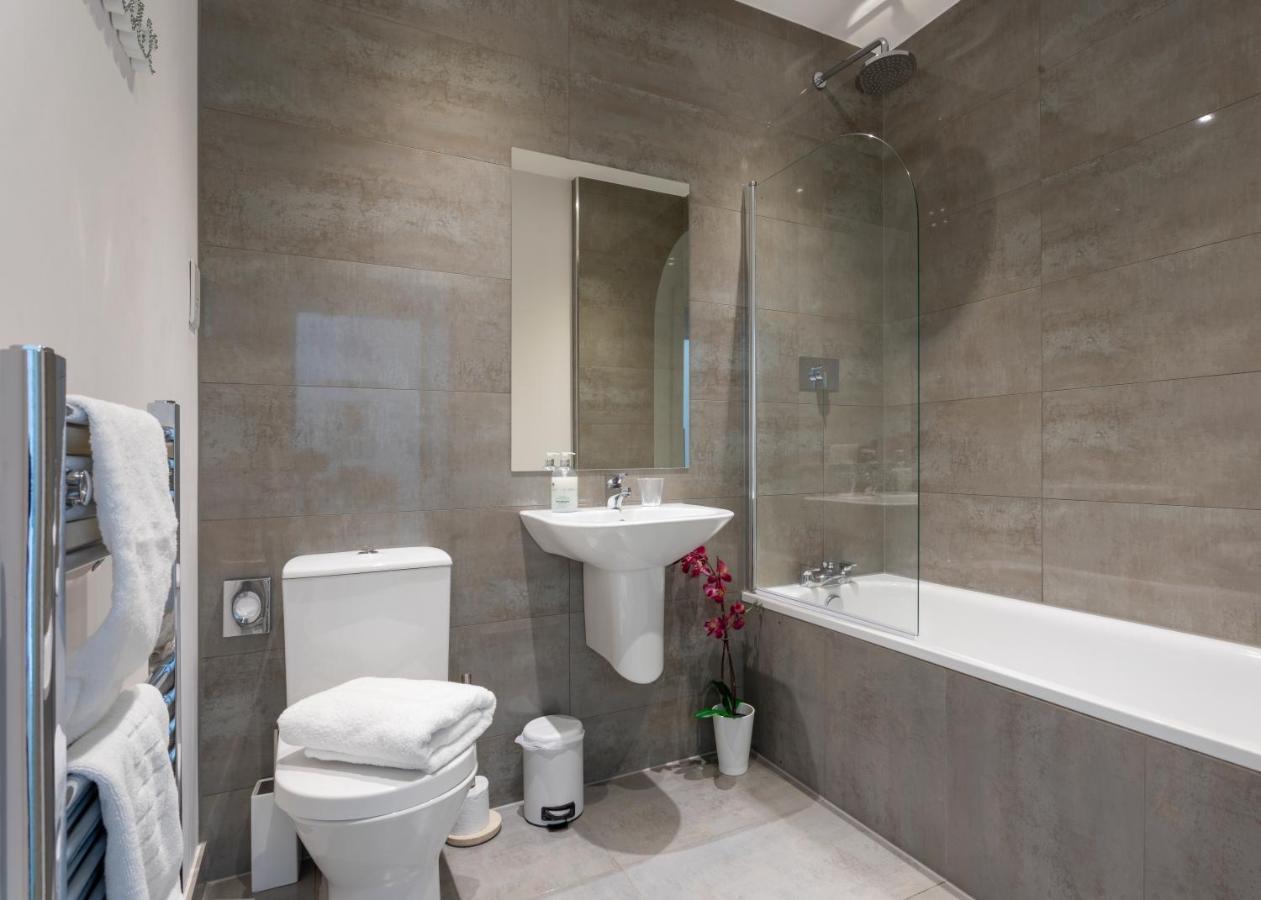 1 Bed Apartment - Redhill Central, Surrey, Gatwick #3 Esterno foto