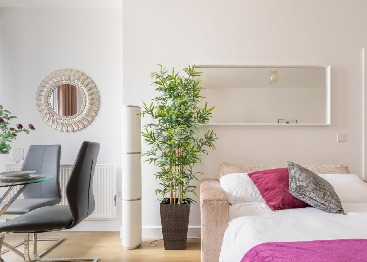 1 Bed Apartment - Redhill Central, Surrey, Gatwick #3 Esterno foto